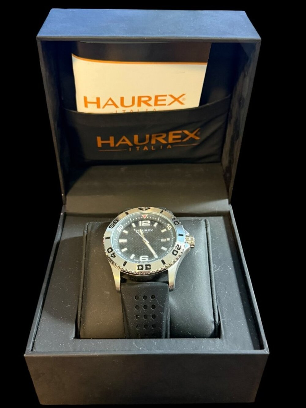Haurex Italia Men's Black Dial Diver Style Quartz Watch with Rubber Strap